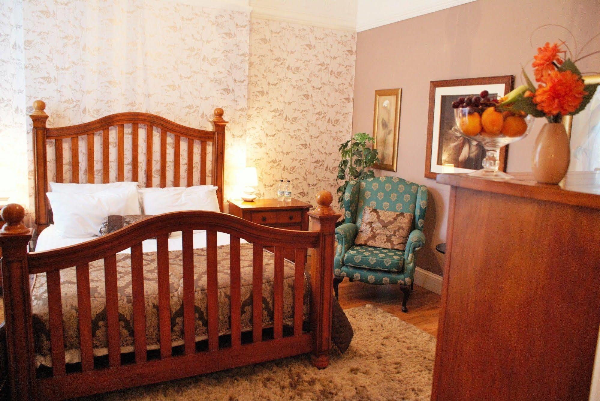 Dexby Townhouse Hotel Кардиф Екстериор снимка